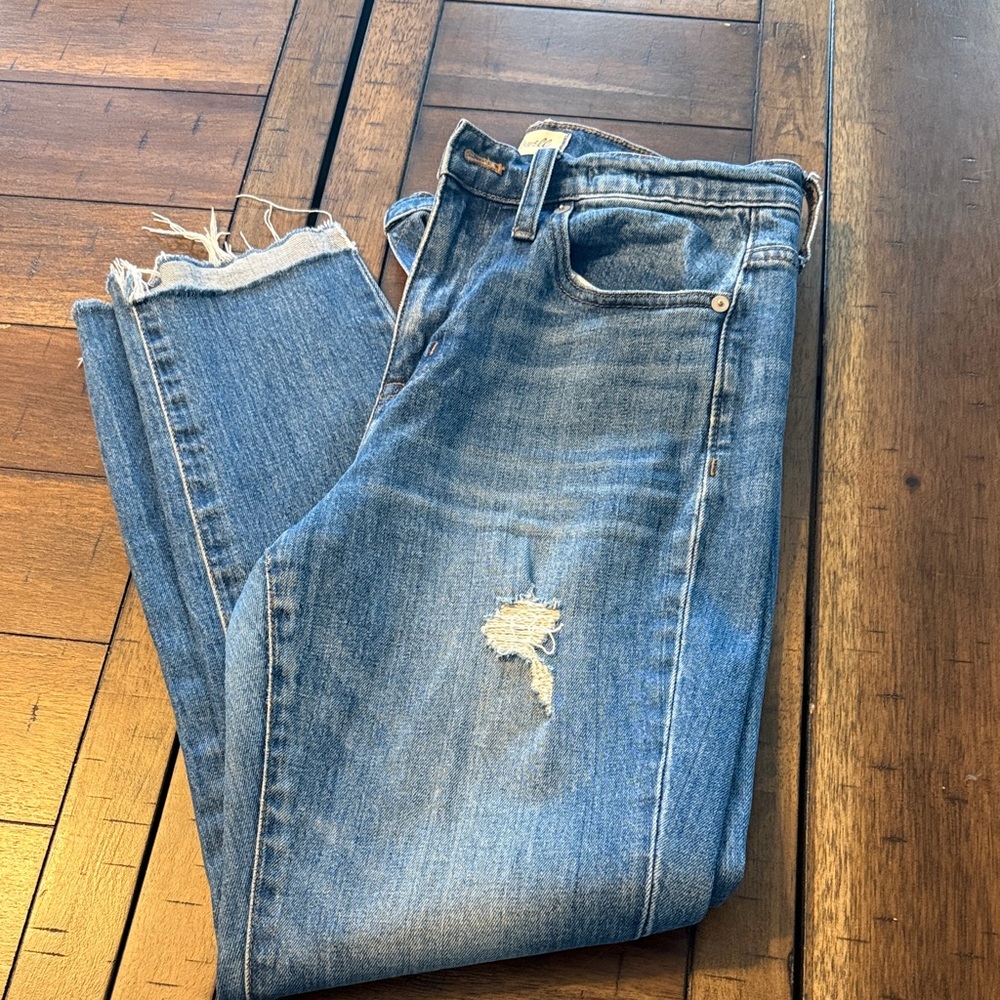 Madewell Distressed Cropped Jeans in Classic Blue